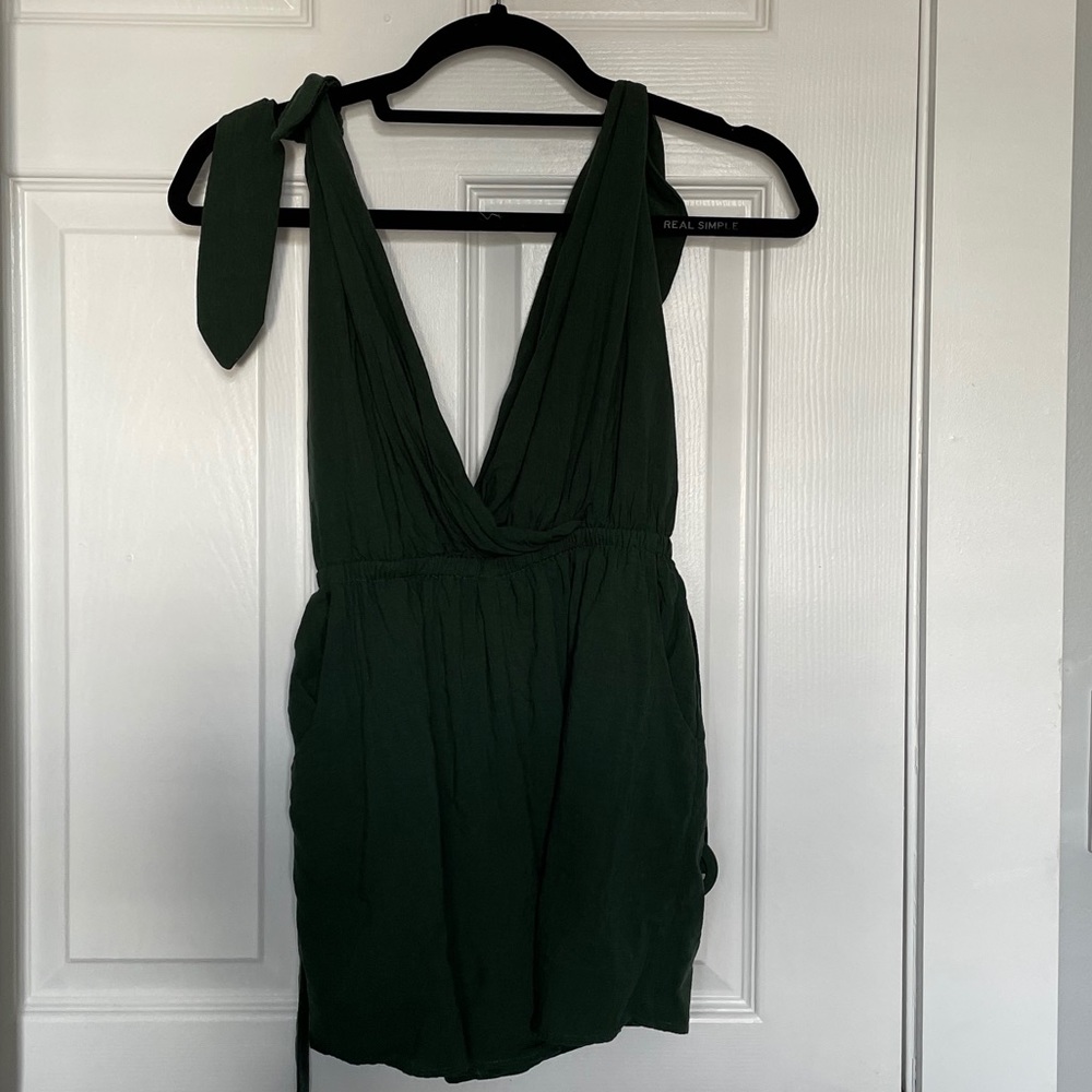 Super cute green romper size small